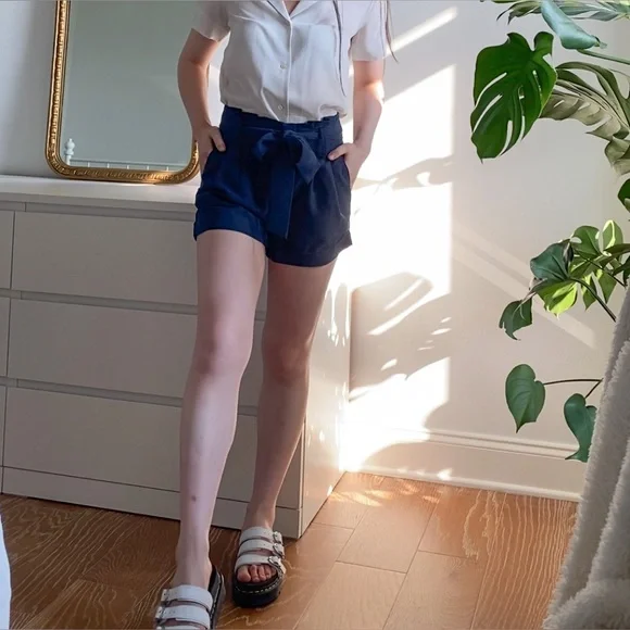 AEO Navy Blue High Waisted Paperbag Shorts - Picture 2 of 10